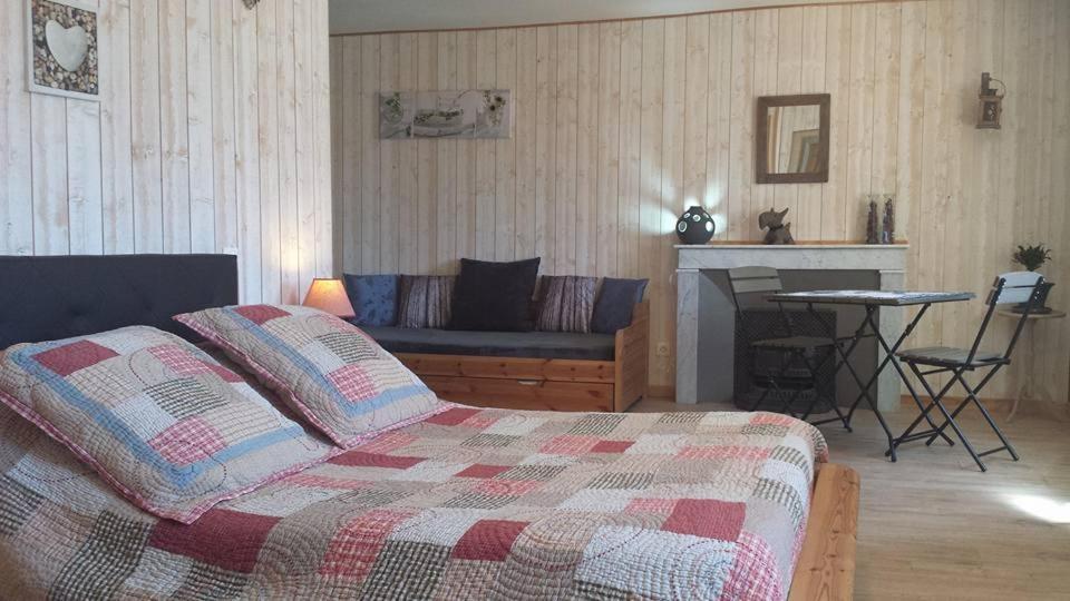 La Pierre Trouee Chambre D'Hotes Chateauneuf-de-Randon Bagian luar foto